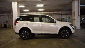 Xuv 500 (sunroof)